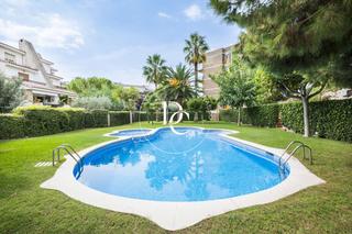 Casa  Avinguda santa isabel. Casa de 141 m2 con vistas en venta en vallpineda, sant pere de r