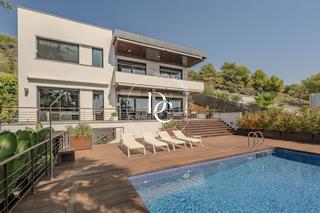 Casa  Avinguda camí de miralpeix. Casa de lujo de 630 m2 con piscina y vistas en venta en can giro