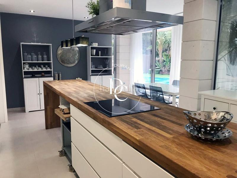 Foto a9a15578-98b3-4345-8f9a-4a25633eb4a6. Alquiler casa  de lujo de 202 m2 con vistas en alquiler en terramar, en Sitges