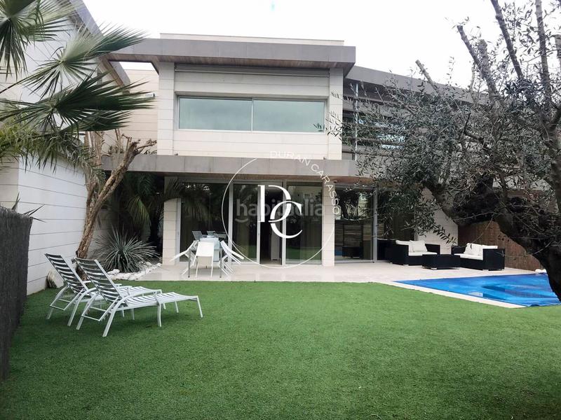 Foto d502bfc8-f976-4c3f-9f32-1fcdcaba68db. Alquiler casa  de lujo de 202 m2 con vistas en alquiler en terramar, en Sitges