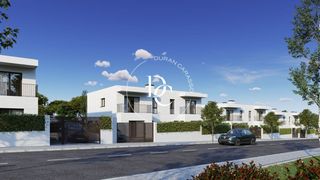 Haus in Carrer duesaigües 65. Obra nueva en venta en calafell
