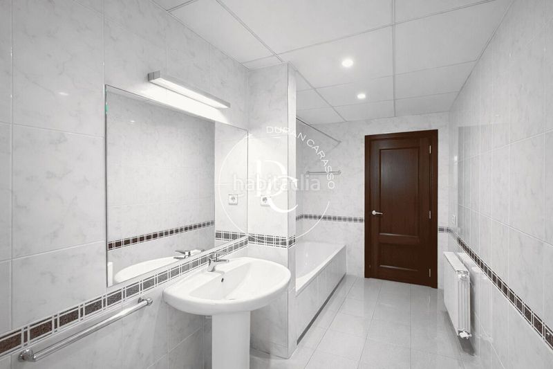 Foto e6d7dbc2-6bfc-4b10-a5c3-18a8194f5993. Rent flat with heating in Centro Andorra la Vella