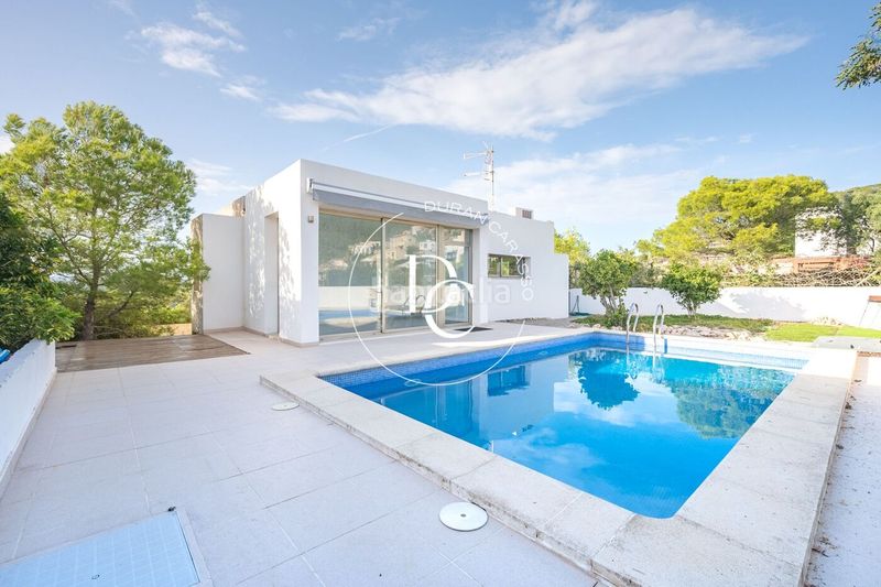 Foto dce4677d-d5cc-41bd-8b59-169d1b6ff9e3. Lloguer casa amb calefacció aparcament piscina a Sitges