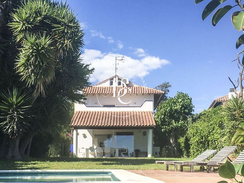 Foto 843f8dec-3428-4124-8551-6643e8cd28b0. Casa amb calefacció aparcament piscina a Vallpineda-Santa Bàrbara Sitges