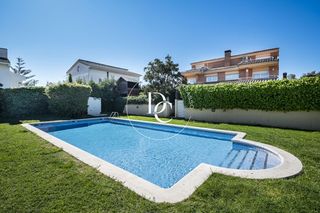 Affitto Casa  Avda. anglaterra. Casa de lujo de 244 m2 con vistas en alquiler en sitges