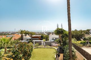 Casa  Avinguda de miquel utrillo. Casa de 207 m2 con vistas en venta en vallpineda  santa b�rbara,
