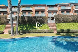 Maison  Carrer del campmarí. Casa de lujo de 309 m2 con piscina en venta en sitges