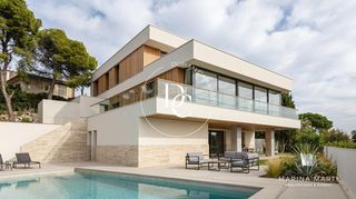 Casa a Bellamar. Casa de lujo de 723 m2 con piscina y vistas en venta en bellamar