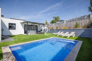 Casa  Carrer pegaso. Casa de 120 m2 en venta en roda de berà