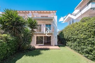 House  Avinguda mare de déu de montserrat. Casa de lujo de 130 m2 con vistas en venta en vinyet, sitges