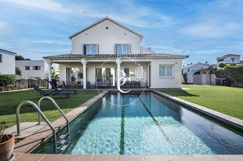 Foto 0a9b9886-6d03-4866-bfce-a6e7f10cff8c. Lloguer casa amb calefacció aparcament piscina a Sitges