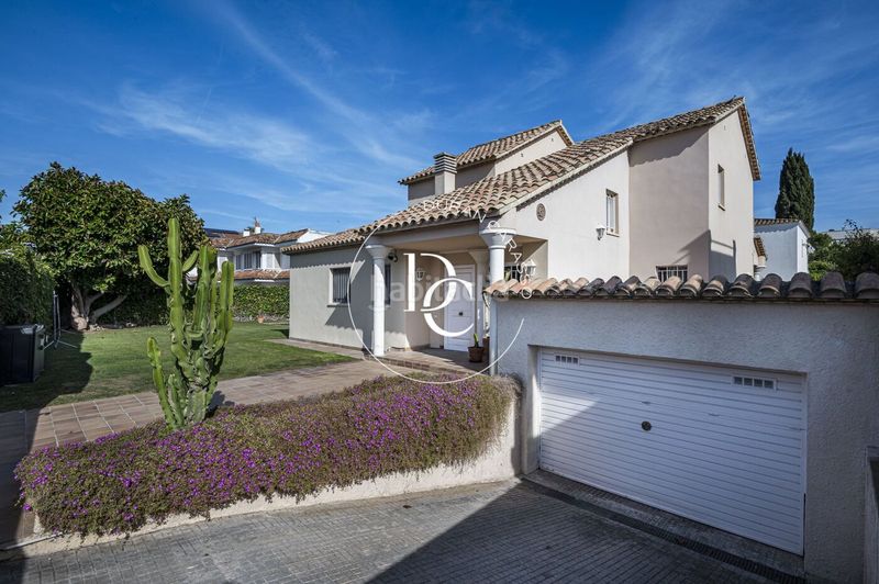 Foto 1ce9c066-fff9-4127-9ee4-12f2c2942b9a. Lloguer casa amb calefacció aparcament piscina a Sitges