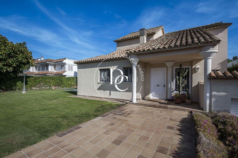 Foto 47c2b183-4555-4752-9a76-e80ea17fde36. Lloguer casa amb calefacció aparcament piscina a Sitges