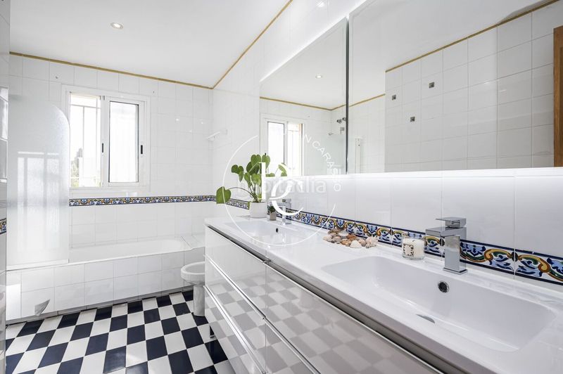 Foto a96c3d93-b70c-4b69-a683-825828325e78. Lloguer casa amb calefacció aparcament piscina a Sitges