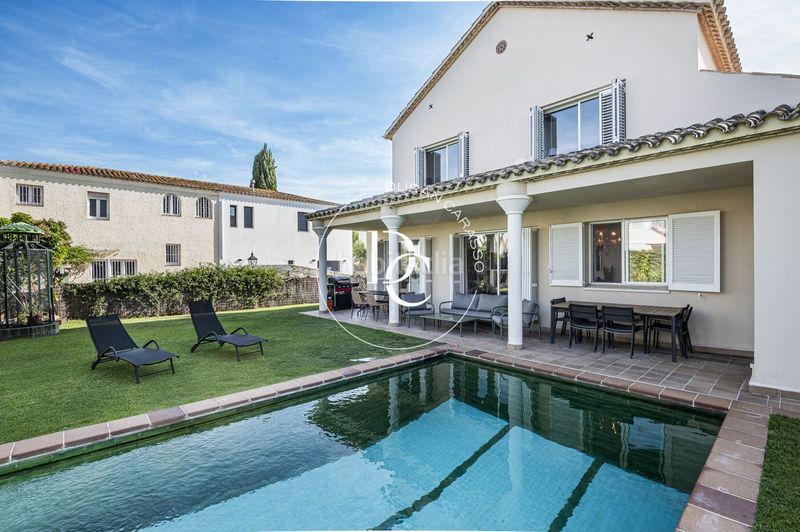 Foto ac5f1e2c-3d46-4909-853a-78d45bb87450. Lloguer casa amb calefacció aparcament piscina a Sitges
