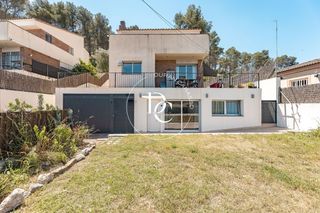 Haus  Carrer roger de flor. Casa de 219 m2 con vistas en venta en canyelles