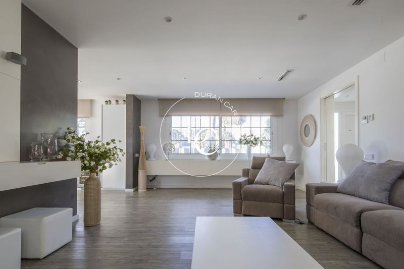 Foto 4361cd52-7a4b-4b51-961a-3ba25b7afd7f. Lloguer casa amb calefacció aparcament piscina a Sitges