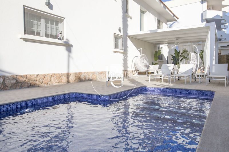 Foto 618f57b6-7cee-444c-81b9-0bc5f6ddaf43. Lloguer casa amb calefacció aparcament piscina a Sitges