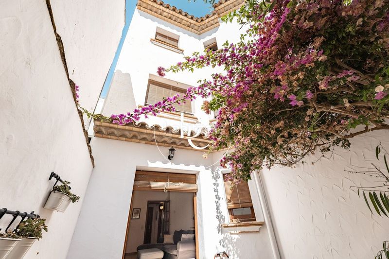 Foto 6a8b9f09-7f45-42c4-8a7e-b931973b784f. Casa amb calefacció aparcament a Centre Sant Pere de Ribes
