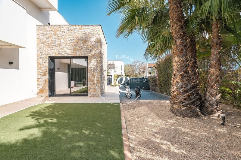 Foto 52e7a7c7-cadf-4ee7-ade4-c76093983aea. Casa amb calefacció aparcament piscina a La Plana Sitges