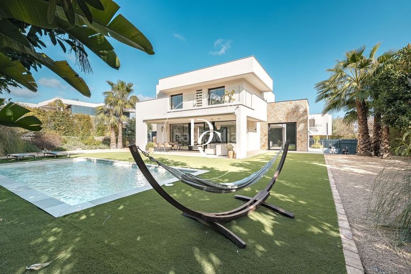 Foto be689931-b1cf-4bbc-bde2-0e2fa983d3fe. Casa amb calefacció aparcament piscina a La Plana Sitges