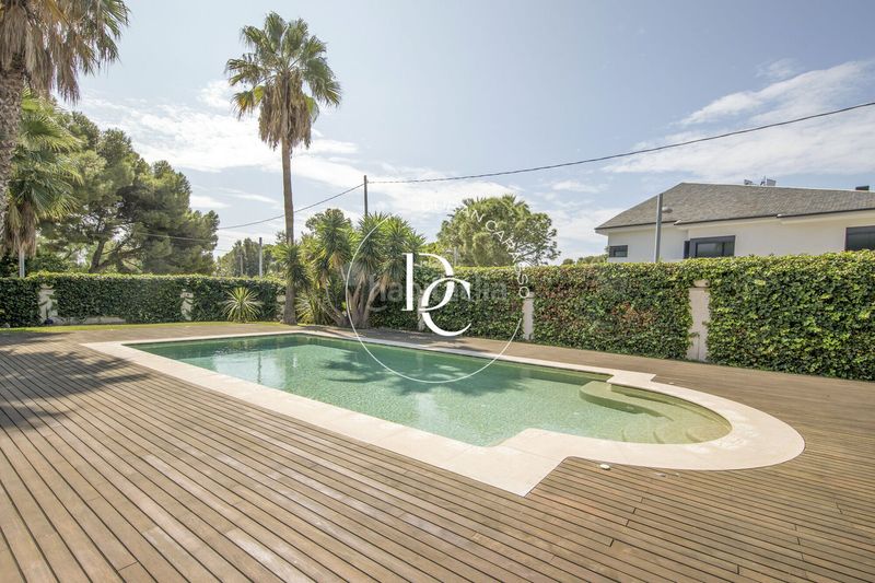 Foto 41836c5c-b2d8-4d60-865a-6e1554c6f855. Lloguer casa amb calefacció aparcament piscina a Sitges