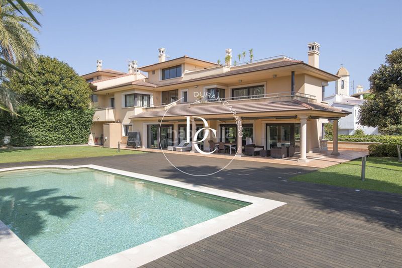 Foto 66ad9b09-8584-4e99-901f-a54b10c771d8. Lloguer casa amb calefacció aparcament piscina a Sitges
