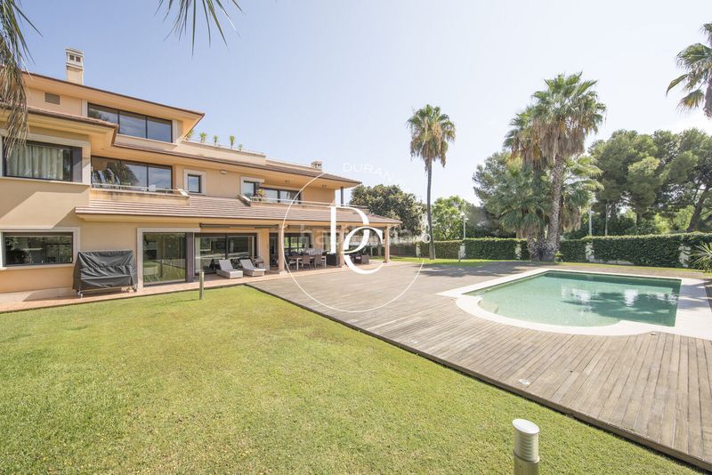 Foto 79159509-57a5-40c6-83ce-3fcf59966ad0. Lloguer casa amb calefacció aparcament piscina a Sitges