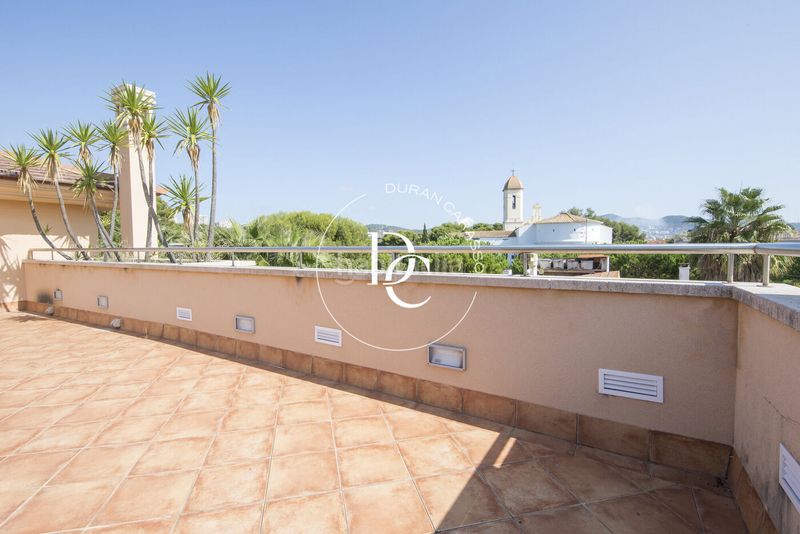 Foto d736a188-d2cd-4038-bfc1-eb73a0469a40. Lloguer casa amb calefacció aparcament piscina a Sitges