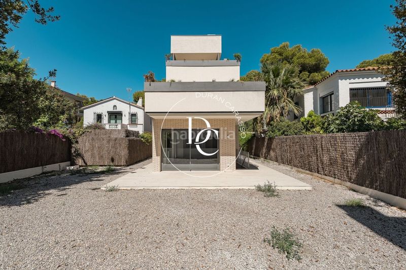 Foto 4ce83de6-2155-47eb-b71f-09d4be23f805. Casa amb calefacció aparcament piscina a Can Girona - Terramar - Vinyet Sitges