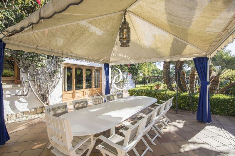 Foto 860f08d4-bb16-46e2-925a-ba49d2318659. Casa amb calefacció aparcament piscina a Can Girona - Terramar - Vinyet Sitges