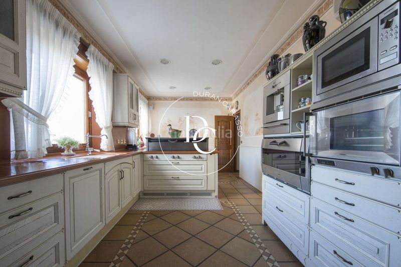 Foto ef318f35-49a7-48b4-a95d-26098eefbee9. Casa amb calefacció aparcament piscina a Can Girona - Terramar - Vinyet Sitges