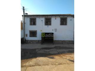 Masia  N/a. Casa de dos plantas con almacén anejo de 230 m2.
la casa tiene