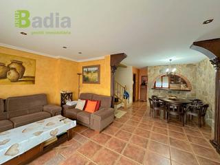 Casa aparellada  N/a. Casa pareada en venta en almacelles