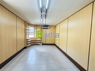 Alquiler Local Comercial  Camp de mart. Alquiler de local comercial en lleida capital