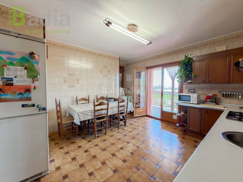 Foto cfff4647-ac83-43d5-ad61-666a65875a4c. Casa amb calefacció aparcament a La Caparrella Lleida