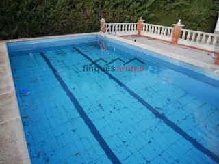 House in Valls. Se vende preciosa masa de 96m2 con terreno de 1.040m2. con 2 ha