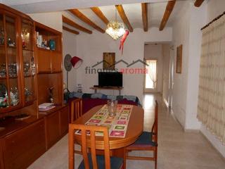 Building in Valls. Se vende edificio de 812 m2 con un local de 156 m2 en valls.