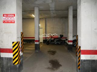 Parking voiture à Valls