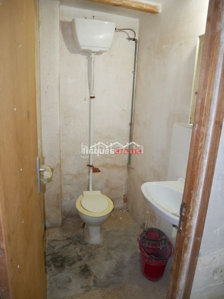 Foto f8a7cb98-a5b8-4656-aea7-dd744994f1d3. Local comercial a Valls