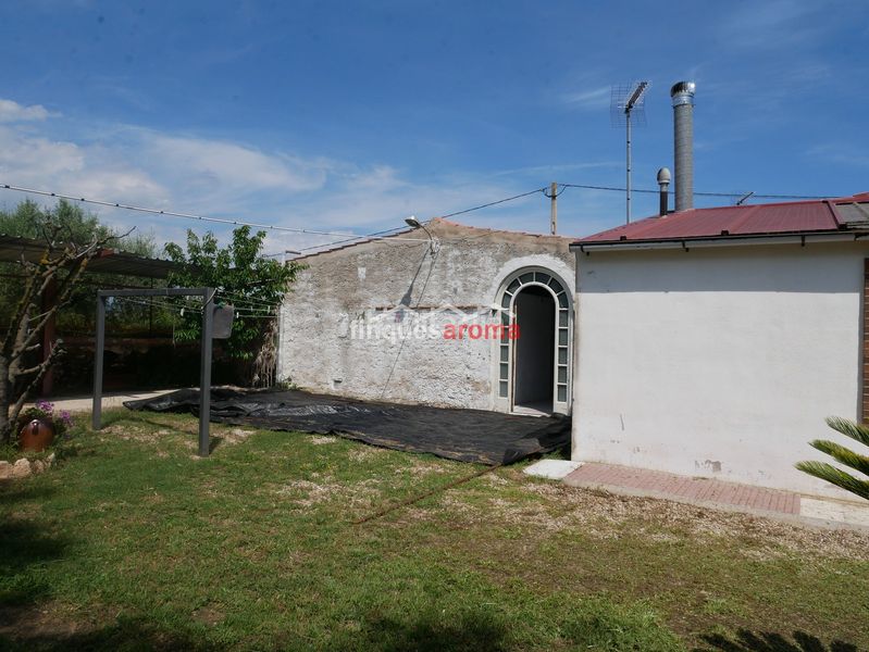 Foto e21ef853-7931-4e20-90fd-1a423a0edf93. Casa amb xemeneia calefacció a Alió