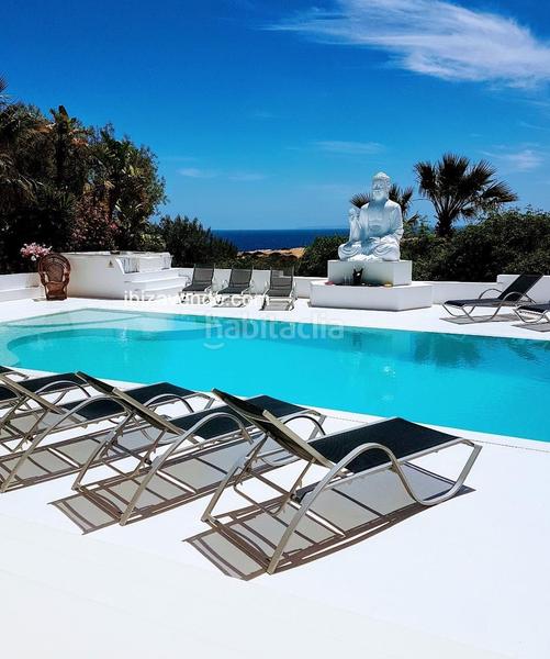 Foto 17b220fb-9c5c-4371-bd63-aead21a274a2. Casa amb aparcament piscina a Cap Martinet Santa Eulària