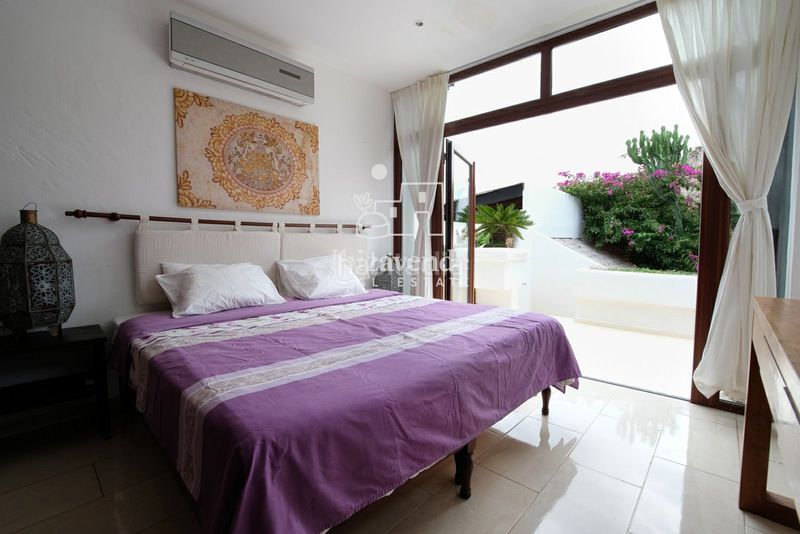 Foto 40a7e7ee-561a-41ef-812f-499af7e627cd. Casa amb aparcament piscina a Cap Martinet Santa Eulària