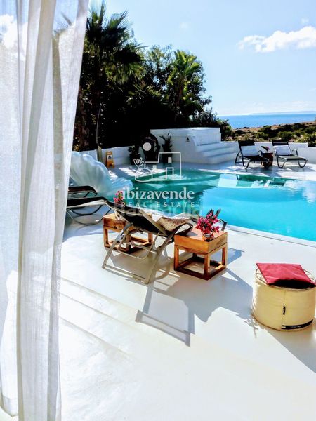 Foto 4152f759-1328-4d39-a30d-43fb18acc65a. Casa amb aparcament piscina a Cap Martinet Santa Eulària