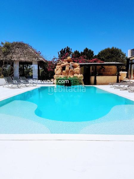 Foto 46a8a212-62b7-4b02-bc5b-84f22cb6831d. Casa amb aparcament piscina a Cap Martinet Santa Eulària