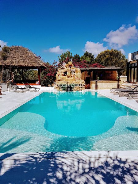 Foto 4a69773f-af15-4ec6-b6f5-43586a11b399. Casa amb aparcament piscina a Cap Martinet Santa Eulària