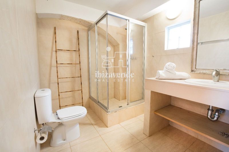 Foto 4ad9e75e-ba2d-4782-81ae-4f8b71312599. Casa amb aparcament piscina a Cap Martinet Santa Eulària