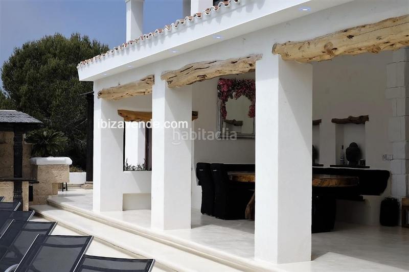 Foto 5225250f-f224-428a-88a1-7118cf060f57. Casa amb aparcament piscina a Cap Martinet Santa Eulària