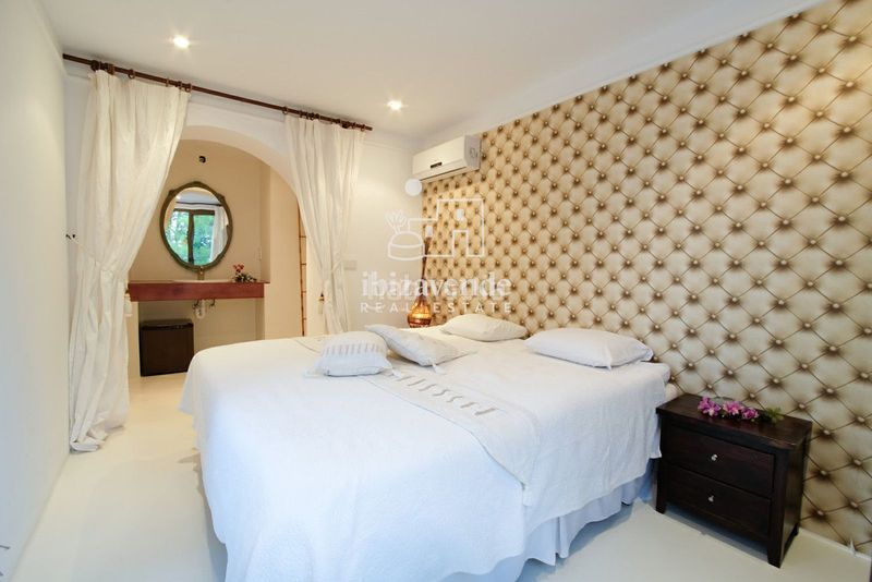 Foto 63428269-0567-4dd8-9cb4-9c2ee4f616e1. Casa amb aparcament piscina a Cap Martinet Santa Eulària