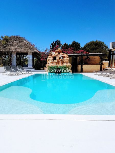 Foto 7abe9832-cea1-477f-8b2c-2e42b356dca2. Casa amb aparcament piscina a Cap Martinet Santa Eulària